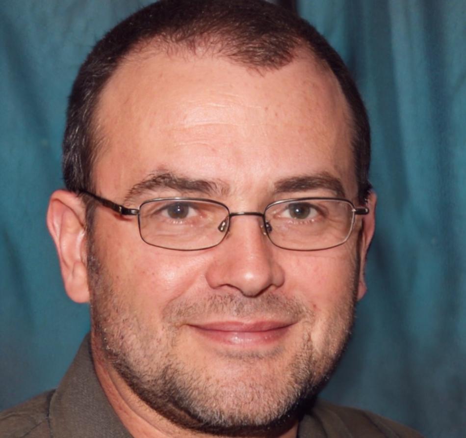 Олжас Сейтказинов - ведущий преподаватель курса