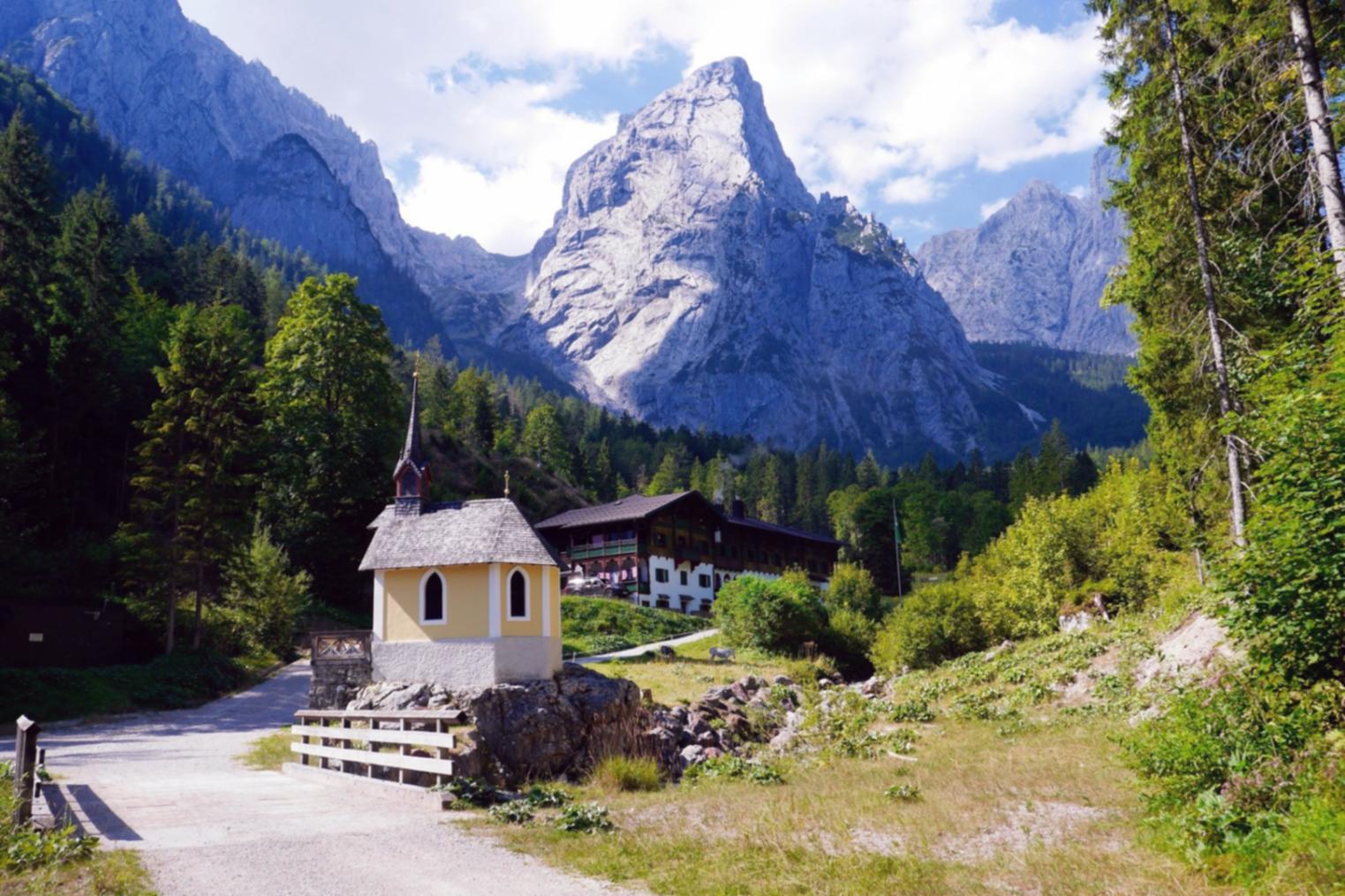 Участники образовательной программы изучают процессы туристической индустрии